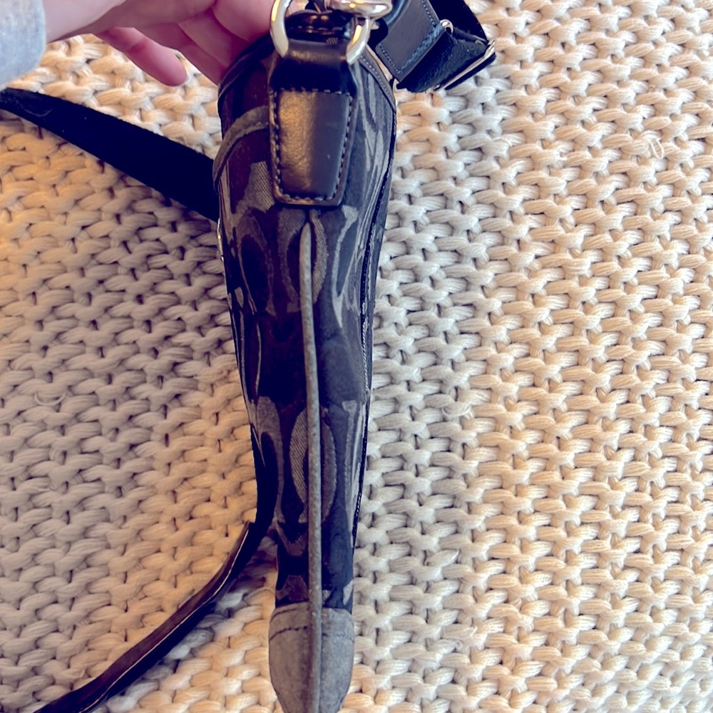 Coach Signature Crossbody - Picture 9 of 9